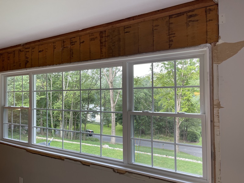 Ths Harevy window opens up the view to the front yard 